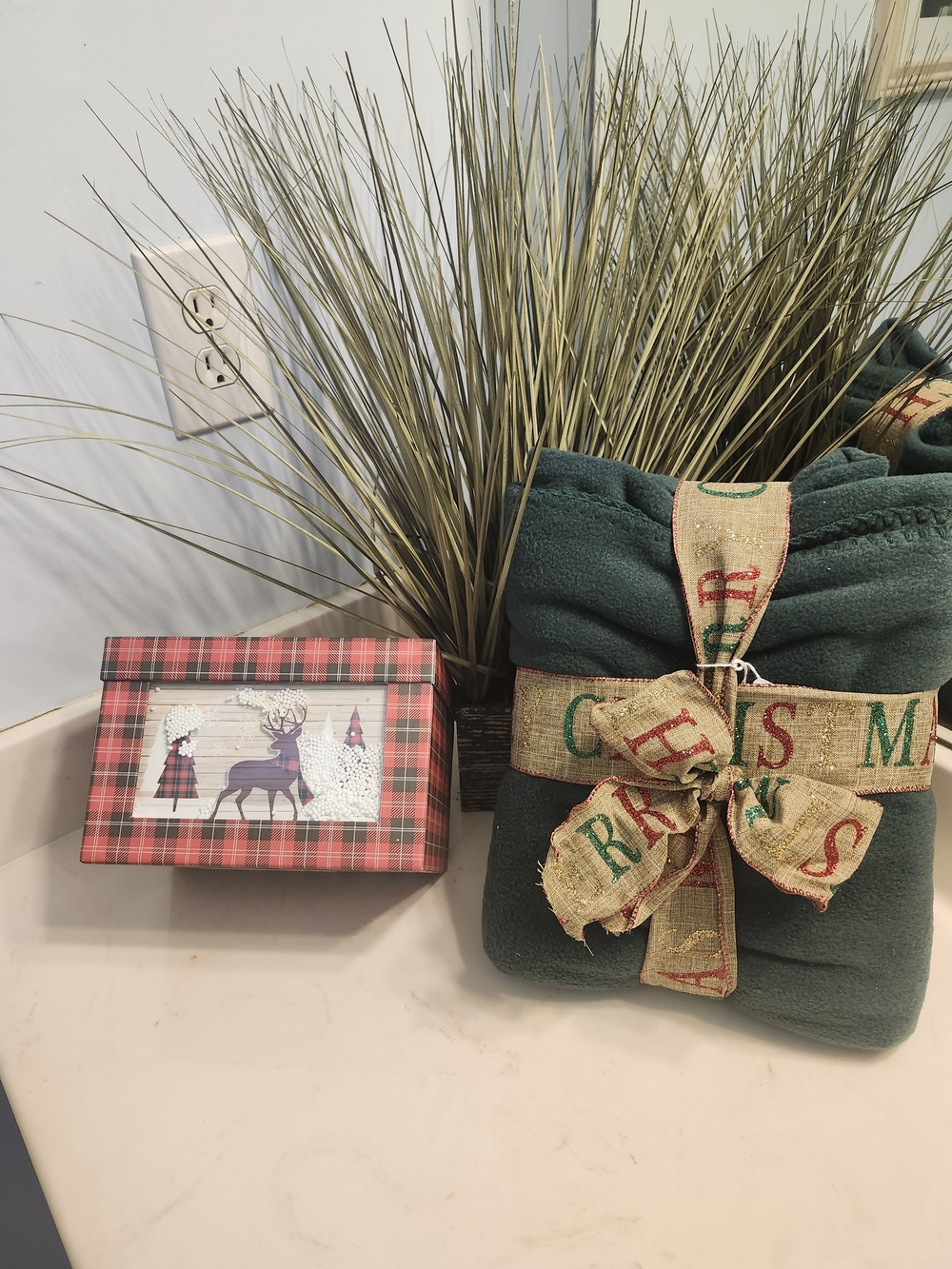 Plush Deep Green Holiday Throw with Festive Burlap Bow
